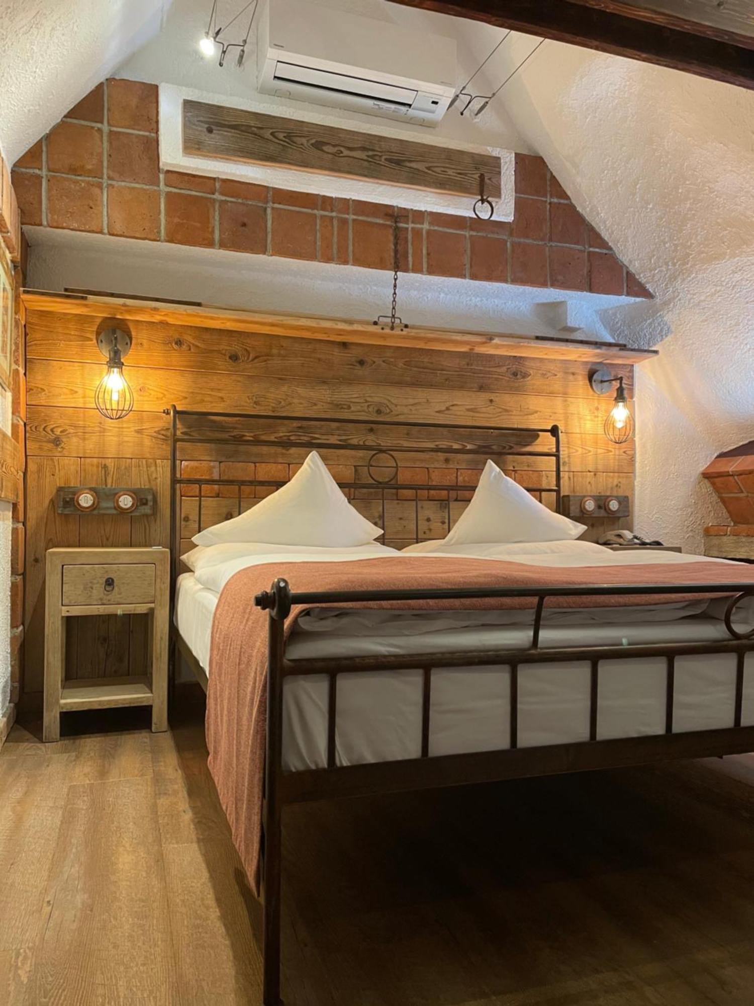 Romantik Hotel U Raka Praga Esterno foto